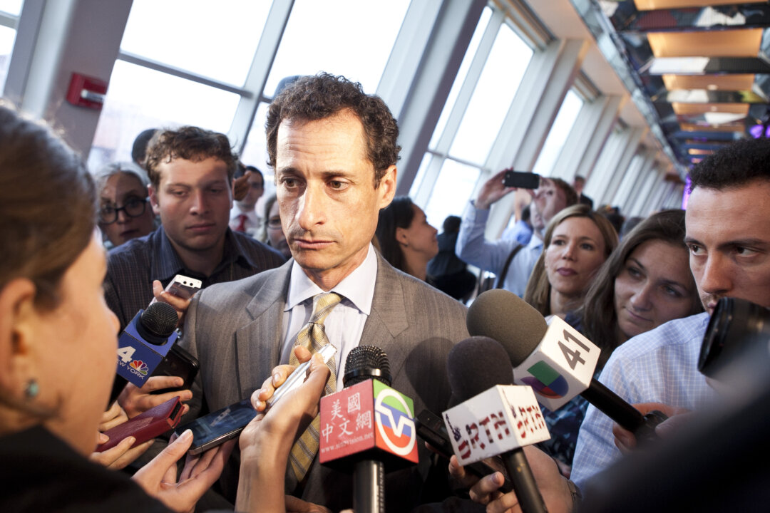 Former Congressman Anthony Weiner speaking to media at a forum hosted by New Yorkers for Great Public Schools at New York University’s Kimmel Center in Manhattan on May 28. (Samira Bouaou/The Epoch Times)
