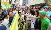 Banner Struggle Erupts on Hong Kong Streets