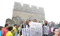 Elderly Chinese Appeal for Justice on Great Wall