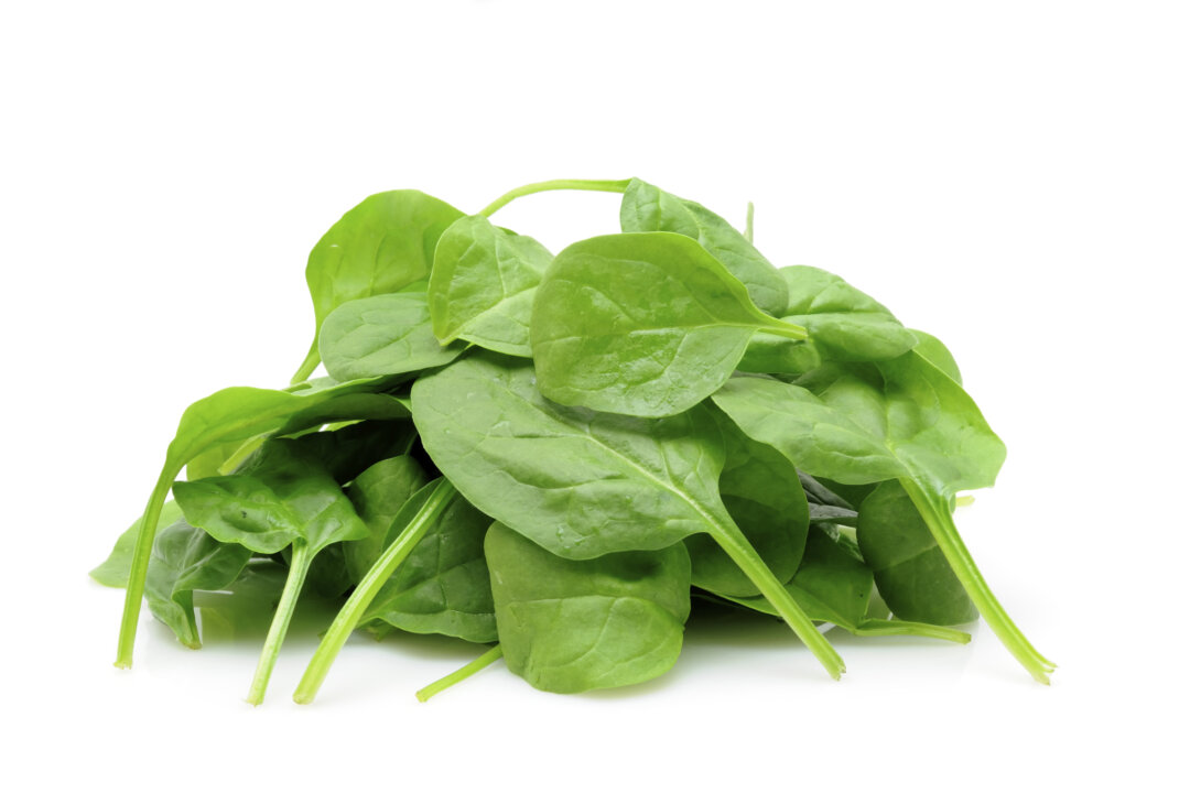 Deficiencies in this mineral can contribute to age-related memory decline, so make sure eat magnesium-rich foods like spinach. (Norman Chan/Photos.com)