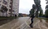 Central Europe Flooded, Some Have Fun in Water-Filled Streets (+Video)