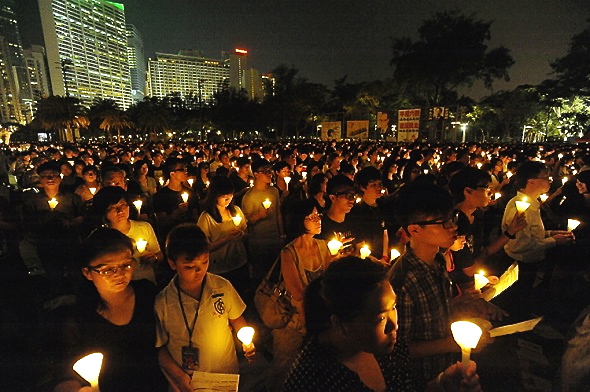On June 4, 2012, more than 180,000 participants filled up Victoria Park, Hong Kong, in memory of the 1989 student massacre at Tiananmen Square in Beijing. (Sun Qing Tian/The Epoch Times)