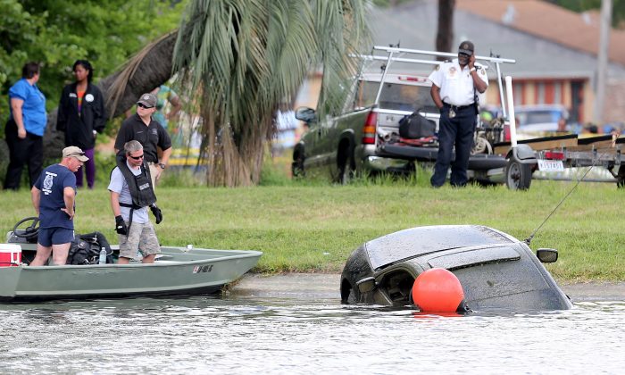 The Honda Accord belonging to teacher Terrilynn Monette, who has been missing since leaving a nearby bar in early March, is pulled from Bayou St. John by the Harrison Avenue Bridge in New Orleans on Saturday, June 8, 2013. (AP Photo/The Times-Picayune, Michael DeMocker) MAGS OUT; NO SALES; USA TODAY OUT; THE BATON ROUGE ADVOCATE OUT