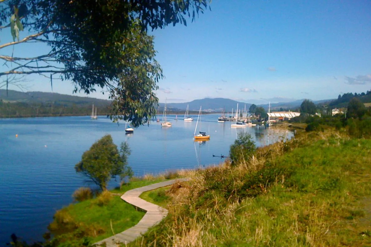 The tranquility of Franklin, built on the Huon River. (Chani Blue/The Epoch Times)
