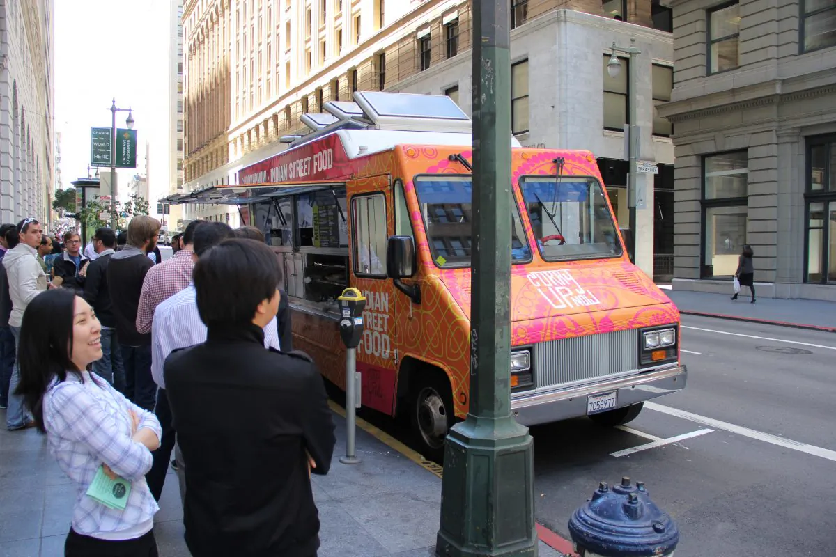 Patrons stand in line to purchase lunch from a food truck in the Financial District, San Francisco, Calif., on June 12, 2013. (Christian Watjen/The Epoch Times)