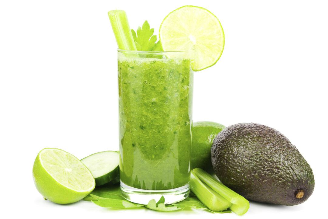 Green vegetable smoothie. (IngaNielsen/photos.com)