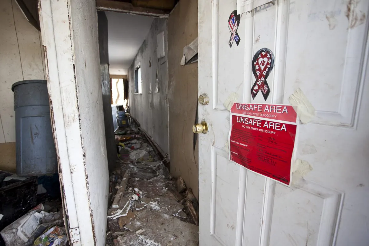 A molding home destroyed by Hurricane Sandy. (Samira Bouaou/The Epoch Times)