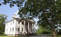 Volunteers Learn to Restore New York’s Historic Houses