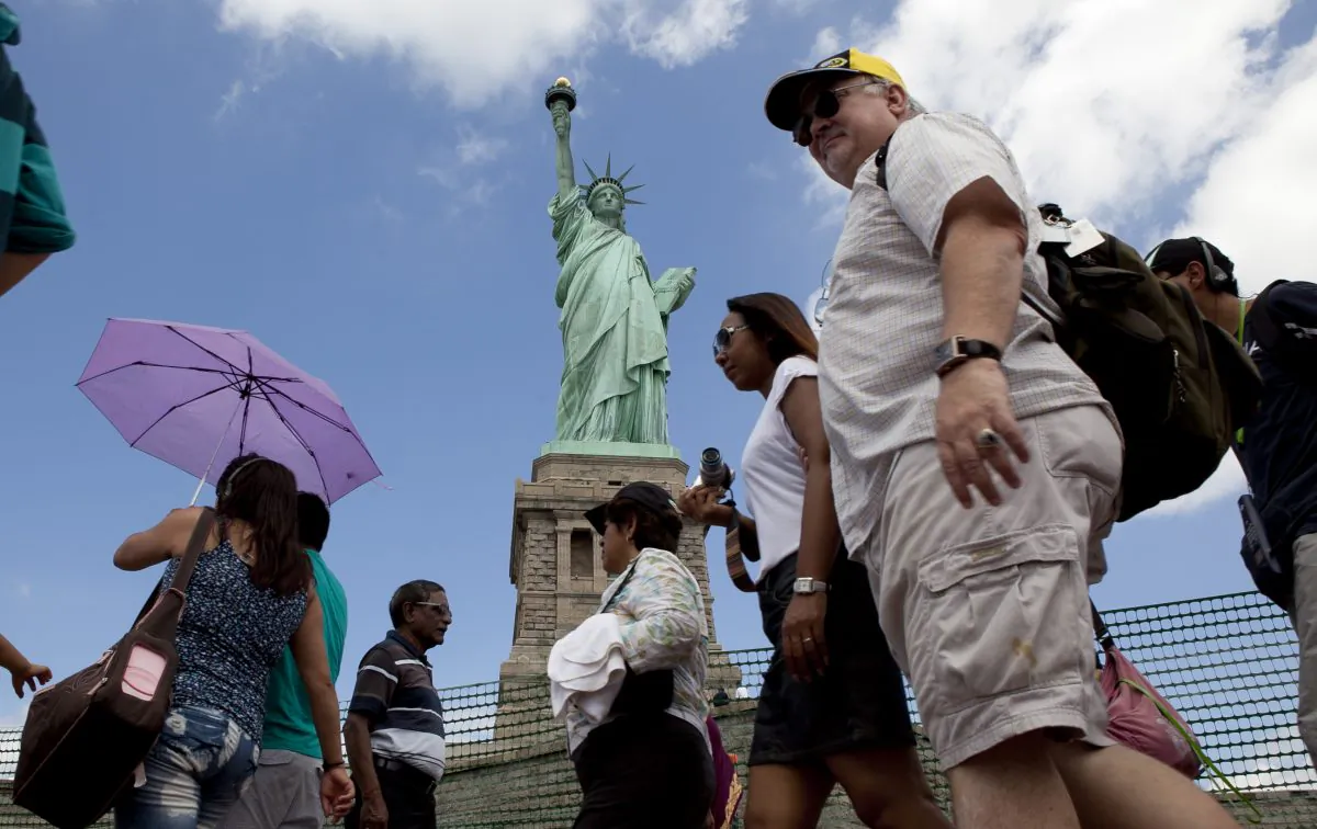 Tourists on Liberty Island on July 4, 2013. (Samira Bouaou/Epoch Times)