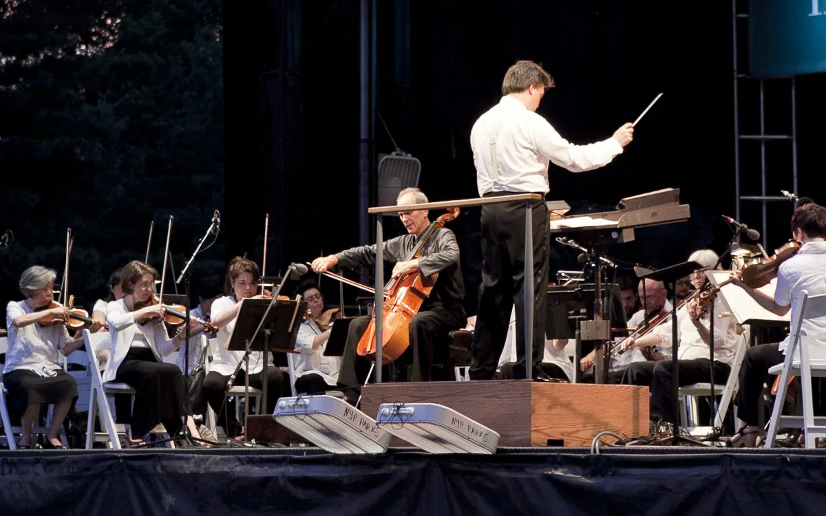 New York Philharmonic principal cellist Carter Brey performs Dvorak’s Cello Concerto in Central park, with Alan Gilbert conducting the New York Philharmonic on July 15. (Samira Bouaou/Epoch Times Staff)