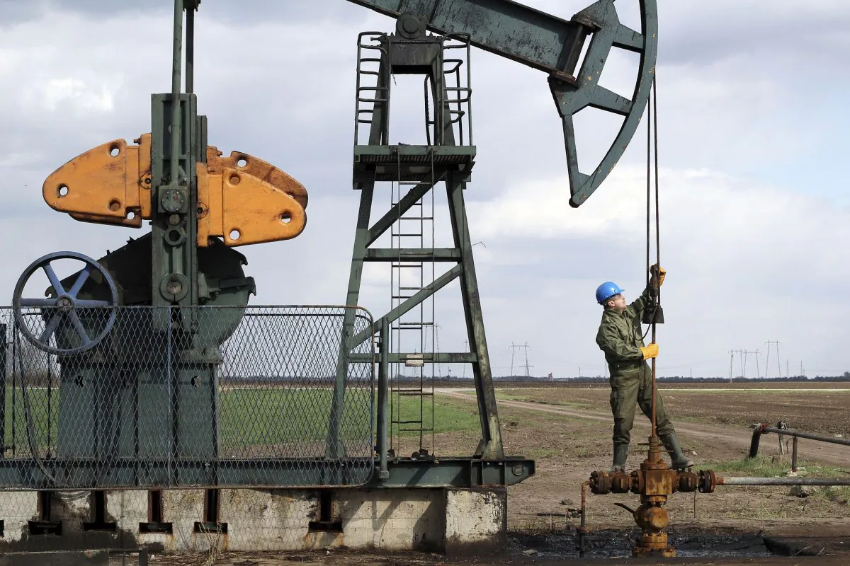 A man works on an oil pipeline in a file photo. The potential loss of oil and gas jobs due to the federal government’s ‘just transition’ legislation is a widespread concern, as well as the associated reduction in national income. (Goce Risteski/Photos.com)