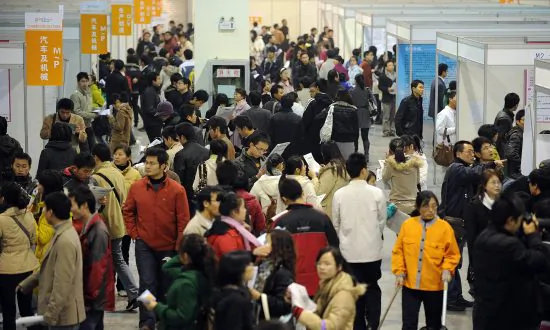Street Vendors Shatter CCP Lies