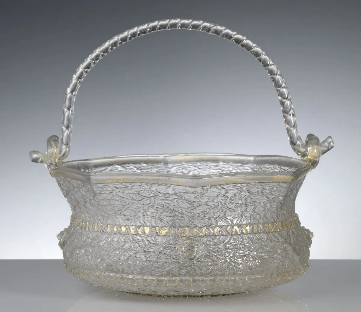 Bucket, cracked glass (1570–1600) Brescia, Civici Musei di Arte e Storia ©Archivio fotografico Civici Musei d’Arte e Storia di Brescia,
Fotostudio Rapuzzi