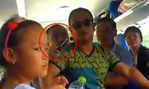 Tour Guide in China Threatens to Knife Tourists for Not Shopping Enough
