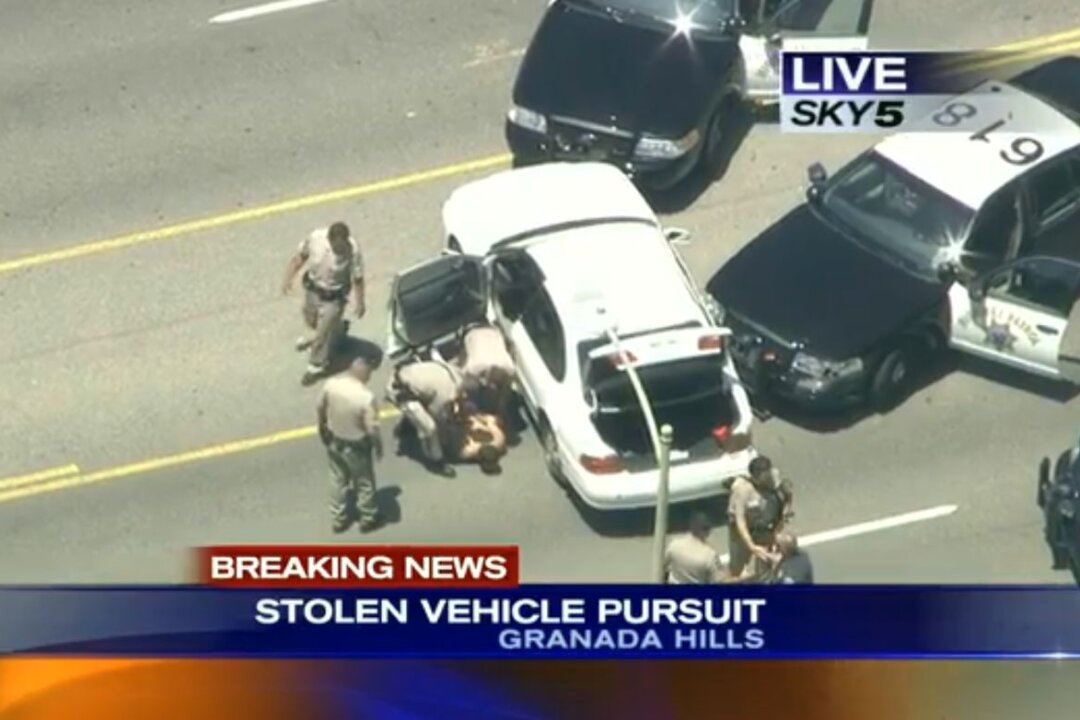 LA High Speed-Chase: Police Pursue Stolen Vehicle at 120MPH (+Live ...