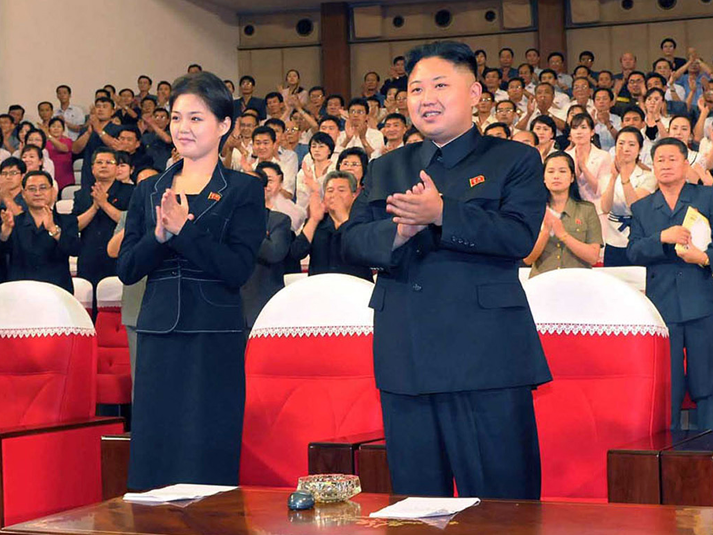 лидер северной кореи с женой