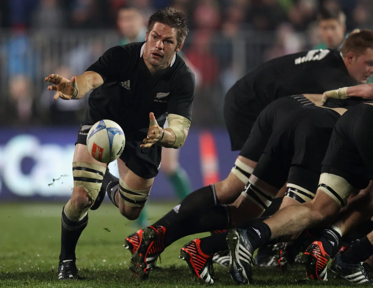 Back in for New Zealand ... All Black captain Richie McCaw acting as half-back last year, before his lay-off. (Phil Walter/Getty Images)