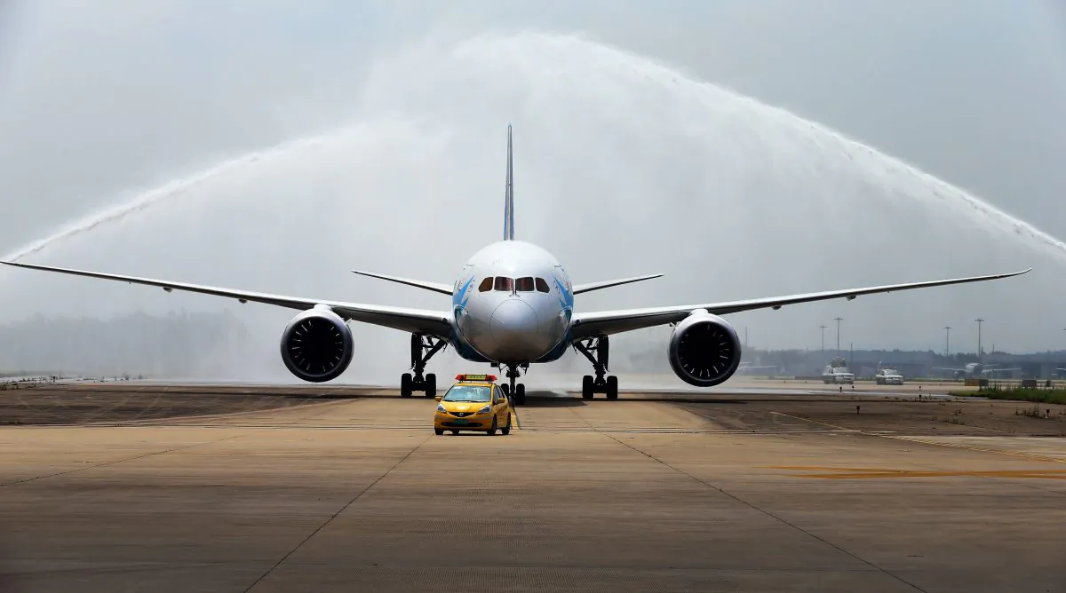 A plane arrives at the airport in Guangzhou, southern China's Guangdong Province on June 2, 2013. A new policy would mean that planes can leave airports without confirming that they can land at their destination. (STR/AFP/Getty Images)