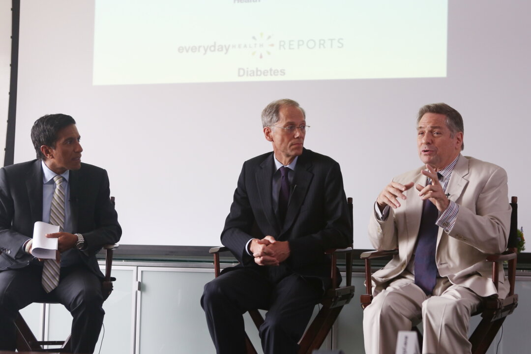(L-R) Surgeon Sanjay Gupta, Health Commissioner Thomas Farley, and Montefiore Medical Center endocrinologist Joel Zonszein talk about Wednesday's release of city statistics tracking diagnosis of diabetes locally since 2002. (Gary Du/Epoch Times)