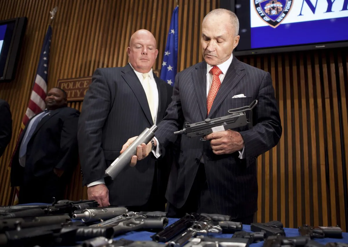 Commissioner Ray Kelly (R) looks at a Mac 10 gun with a flash suppressor. (Samira Bouaou/Epoch Times)