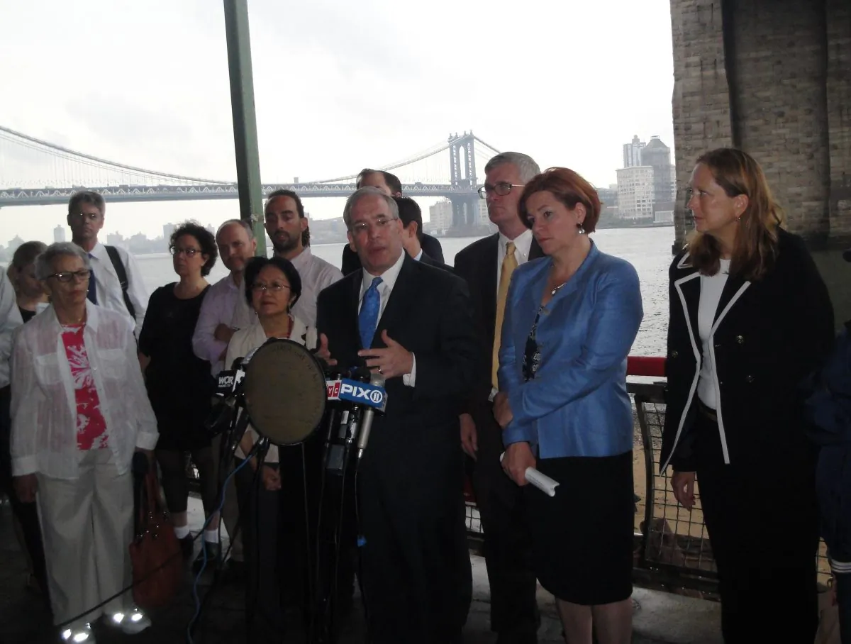 Brooklyn Borough President, Scott Stringer (center left) and Council Speaker Christine Quinn (center right) speak at a press conference on August 1, 2013 about the city’s East River Blueway Plan to develop Manhattan’s coastline from the Brooklyn Bridge up to East 38th Street under the Brooklyn Bridge, New York City. (Sarah Matheson/Epoch Times)