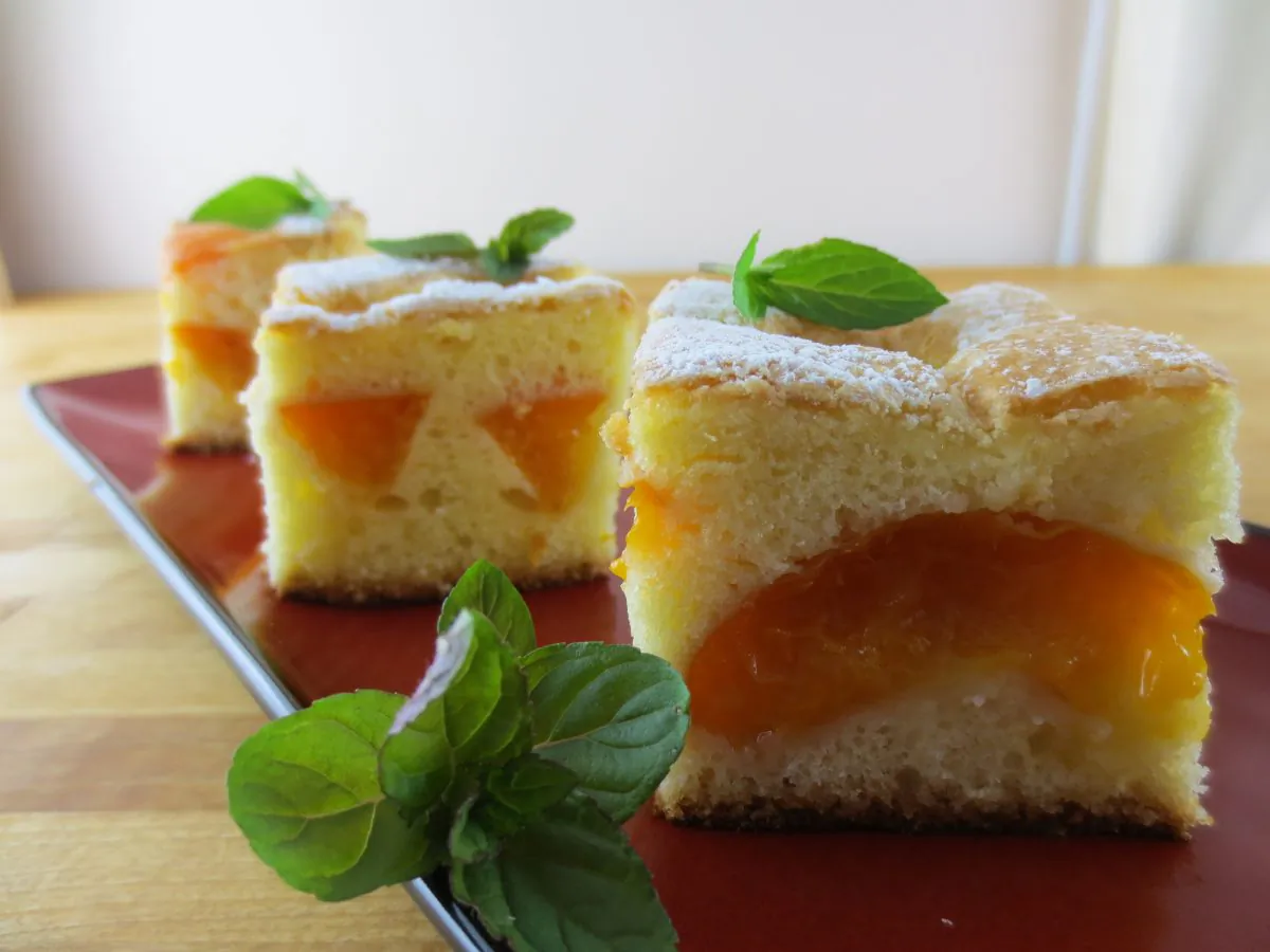 Enjoy the full, rich flavour of fresh apricots in this delicate sponge cake. (Maria Matyiku/Epoch Times)