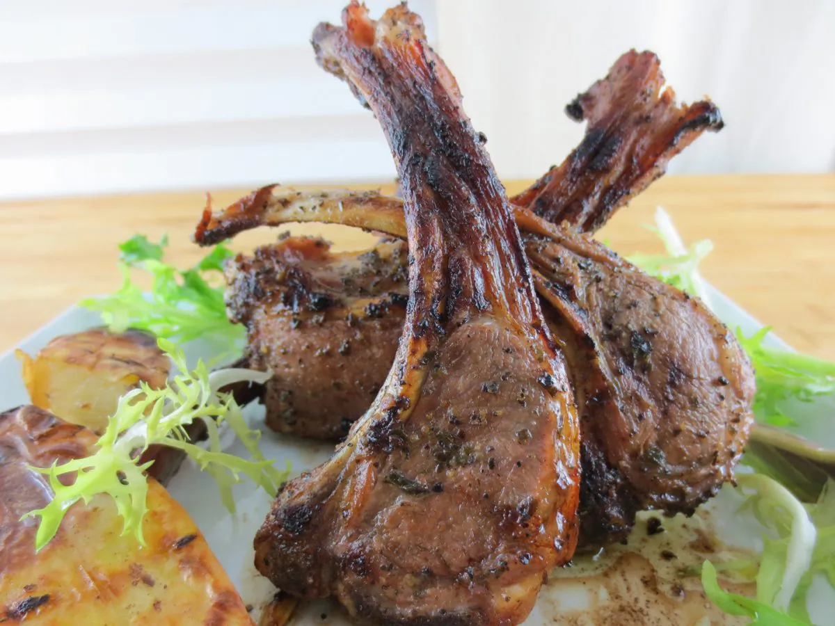 Grilled lamb chops (Maria Matyiku/The Epoch Times)