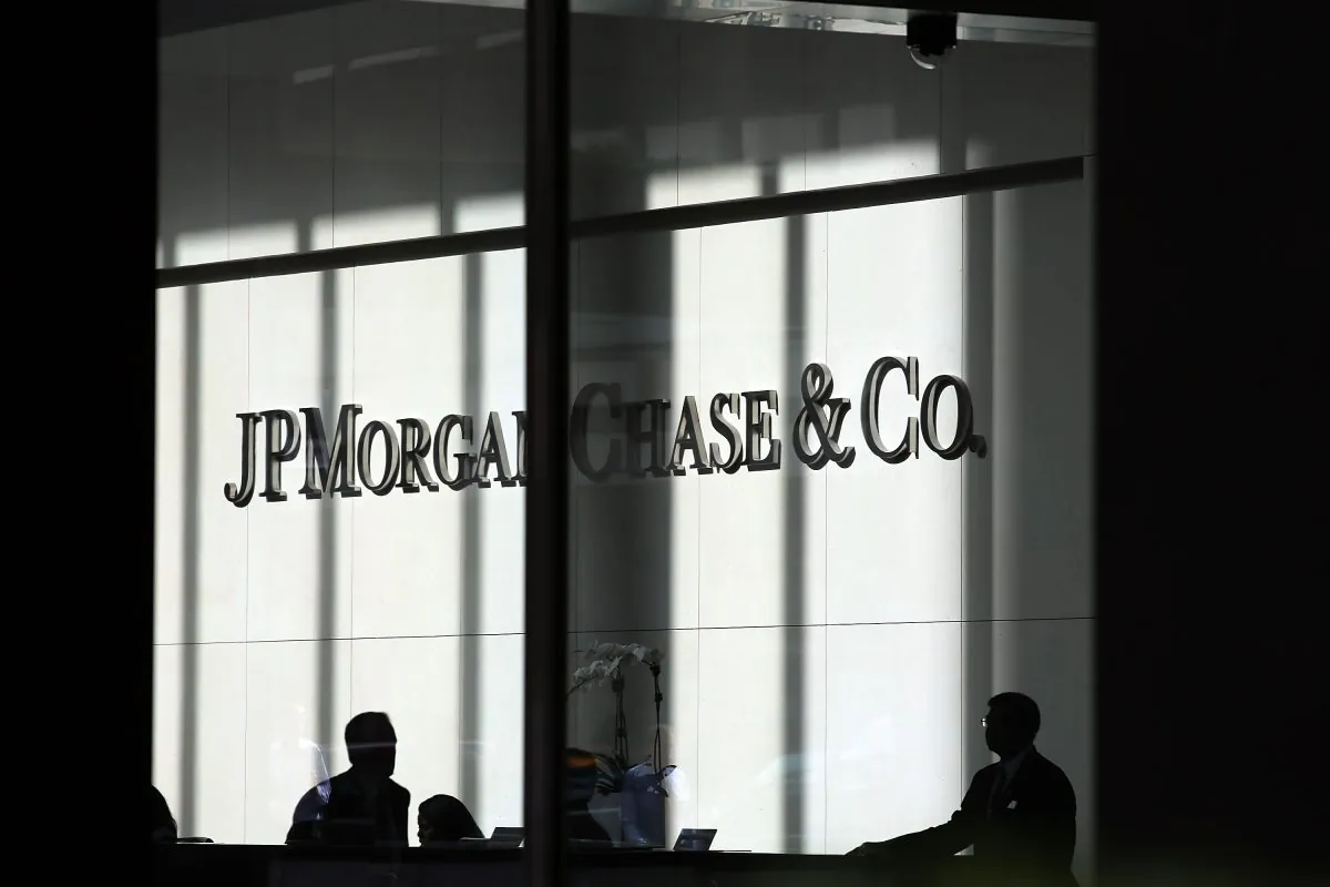 People pass a sign of JPMorgan Chase & Co. at its Manhattan headquarters in this file photo. (Spencer Platt/Getty Images)