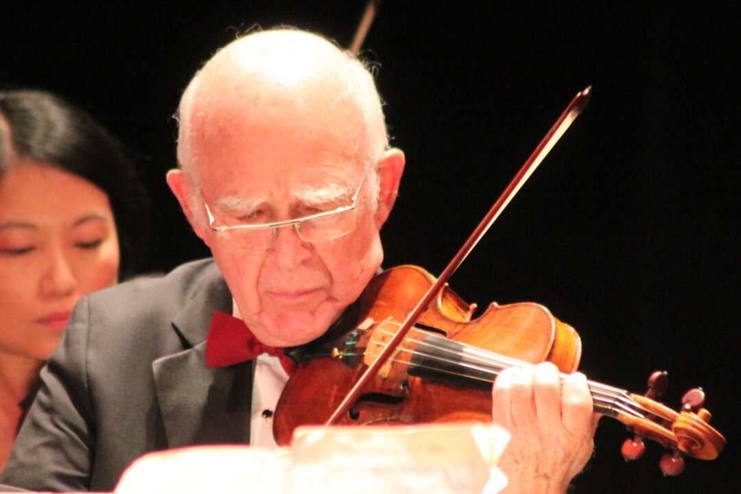 Joseph Silverstein playing the violin. (Courtesy of Paul Johansen, Berkshire Bach Society)
