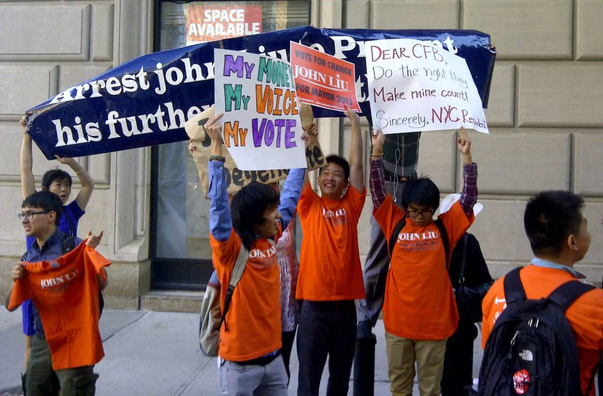 
Supporters and protestors of City Comptroller and mayoral candidate John Liu outside the Campaign Finance Board in Manhattan on August 5. Student volunteers for John Liu’s mayoral campaign actively blocked the signs of those who believe Liu should be arrested in light of the conviction of Liu’s aides for attempted campaign finance fraud. (Joshua Philipp/Epoch Times)