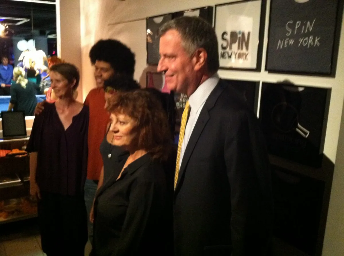 Actress and activist Susan Sarandon stands with Democratic mayoral candidate Bill de Blasio, his family, and actress Cynthia Nixon at a fundraiser at SPiN in New York City. (Kristen Meriwether/Epoch Times)