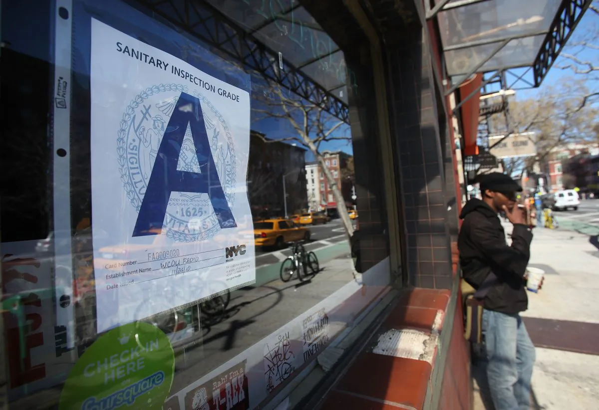 A Manhattan bar rated with a Health Department 'A' grade in New York City, March 7, 2011. (Mario Tama/Getty Images)