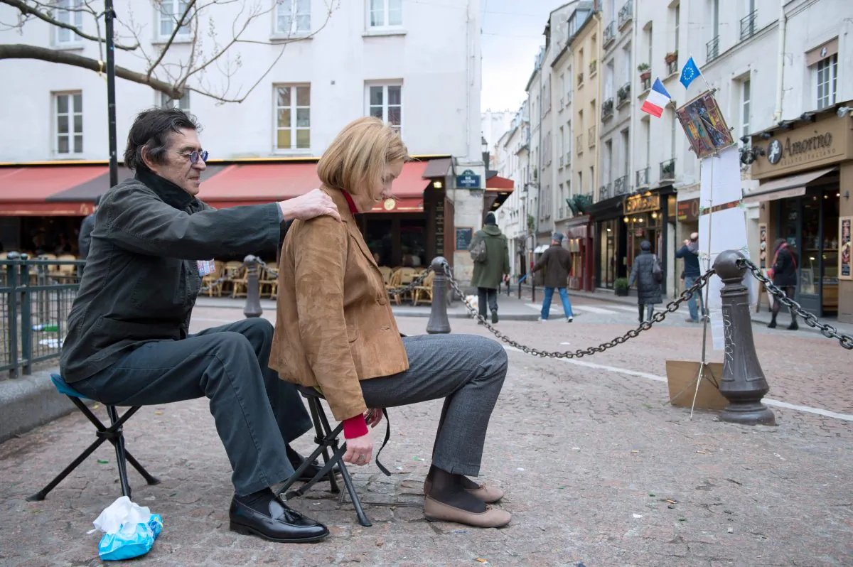 In this file photo, a man gives a woman a back massage, in Paris on March 17, 2013. According to an ancient Chinese health tips, a daily back massage has many benefits. (Bertrand Langlois/AFP/Getty Images)