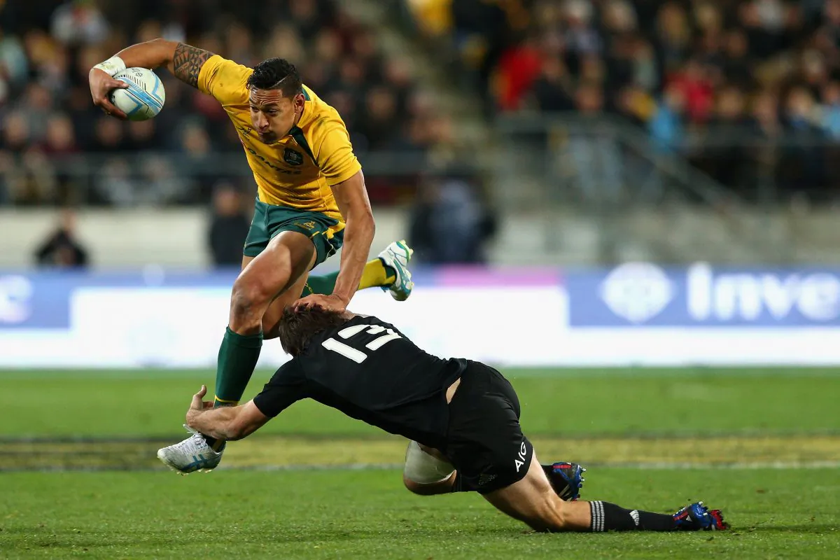 Former league star, Wallabies winger Israel Folau breaks the tackle of All Black centre Conrad Smith during their Rugby Championship Bledisloe Cup match on Aug 24, 2013 in Wellington, NZ. (Cameron Spencer/Getty Images)