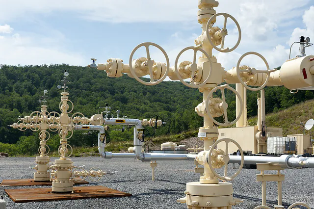 Shale gas well ( Jeremy Buckingham)