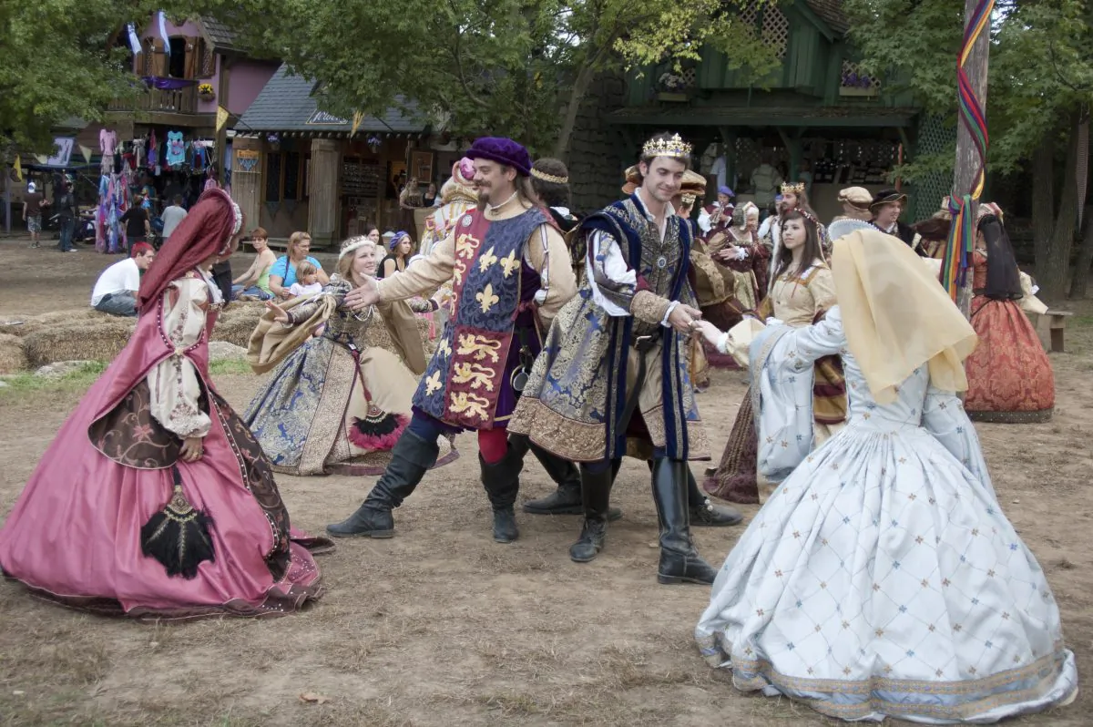 Re-enactment of medieval England has royalty dancing at the KC Renaissance Festival on Sept. 13, 2009, in Bonner Springs, Kan. (Cat Rooney/Epoch Times