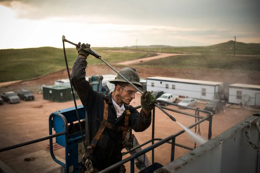 A worker on an oil rig drilling into the Bakken Shale formation on July 28, 2013, outside Watford City, N.D. (Andrew Burton/Getty Images)