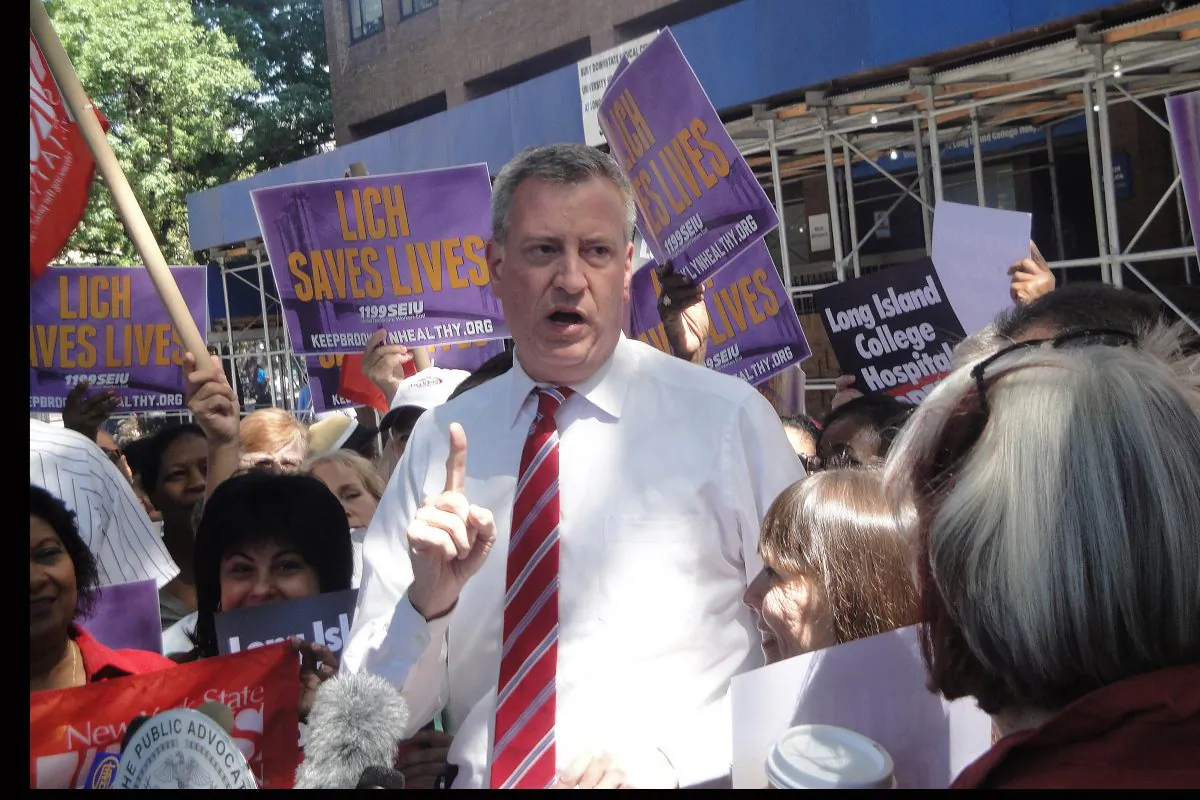 Bill de Blasio speaks at a press conference outside Long Island College Hospital in Cobble Hill, Brooklyn, Sept. 6, 2013. (Sarah Matheson/Epoch Times)