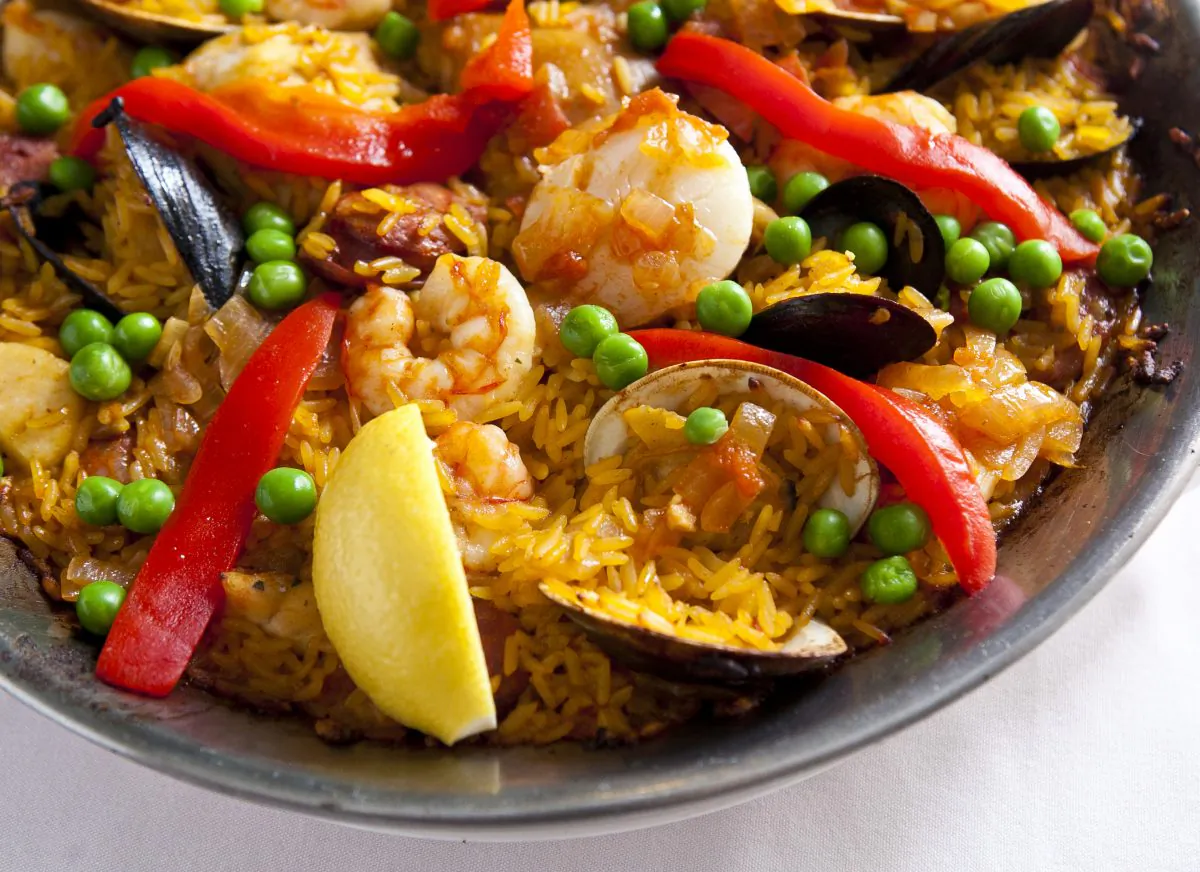 Paella Valenciana, with chicken, seafood, and sausage. (Samira Bouaou/Epoch Times)