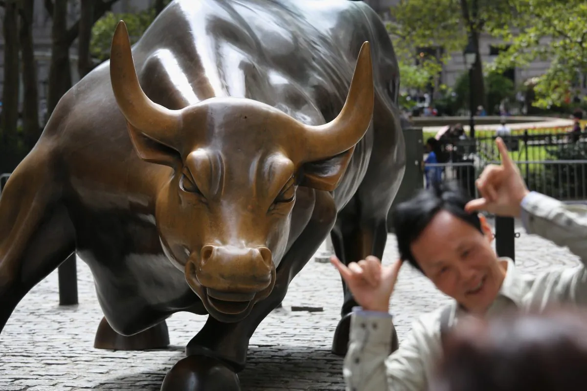 Tourists pose in front of the iconic Wall Street Bull near the New York Stock Exchange on September 16, 2013 in New York City. Five years after the beginning of the financial crisis marked by the bankruptcy of Lehman Brothers, Wall Street, there are still lessons not acted upon. (John Moore/Getty Images)