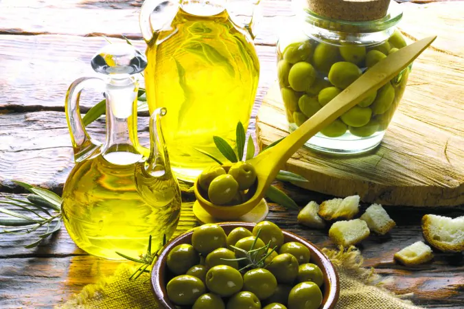 Olive oil is a source of unsaturated fat. Juan Ignacio Laboa/Photos.com