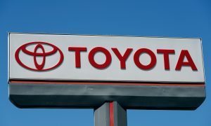 Toyota Outsells GM, Nears Record Annual Profit