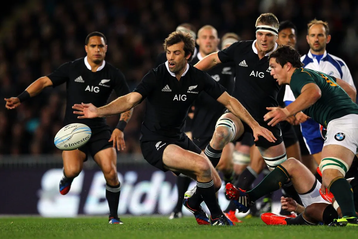 The mental focus is clear ... as All Black centre Conrad smith pursues the loose ball when they last met South Africa in the Rugby Championship at Eden Park on Sept 14, 2013. (Anthony Au-Yeung/Getty Images)
