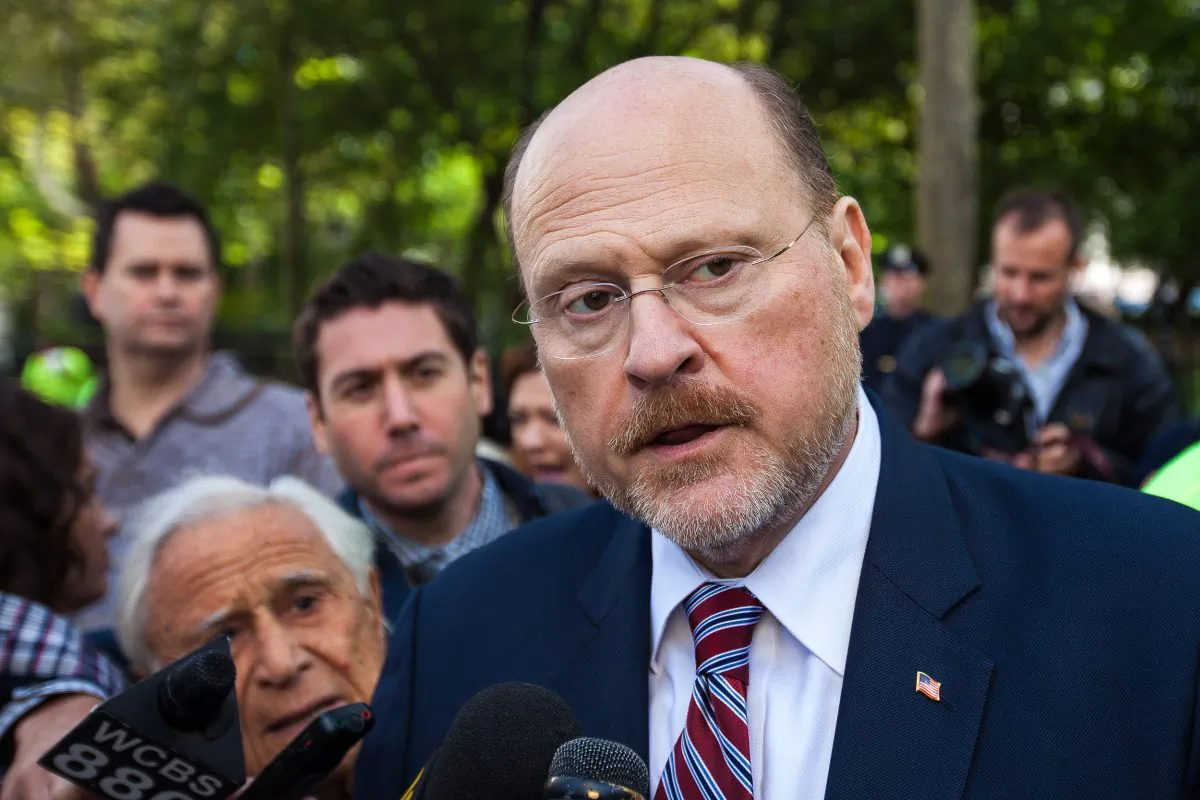 New York Republican mayoral nominee Joe Lohta takes part in a rally supporting charter schools at City Hall, Oct. 8, 2013. (Petr Svab/Epoch Times)