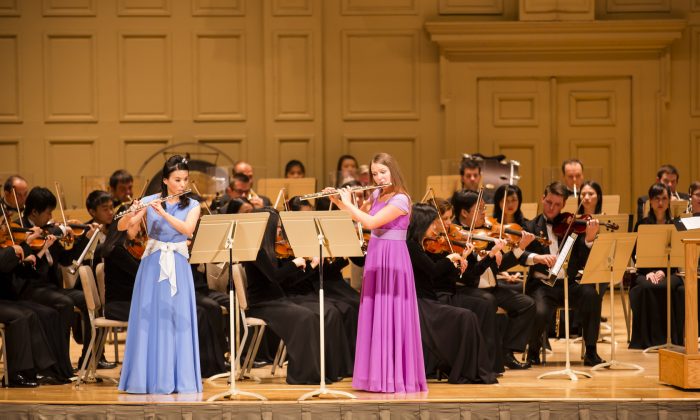 Shen Yun Symphony Orchestra flutists Chia-Jung Lee (L) and Lana Kuscher perform a piece by A.B. Fürstenau at Boston Symphony Hall on Oct. 9, 2013. (Edward Dai/Epoch Times)