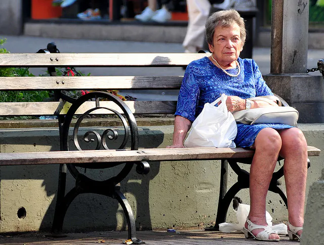 Elderly woman on bench (by Ed Yourdon CC BY-SA 2.0)
