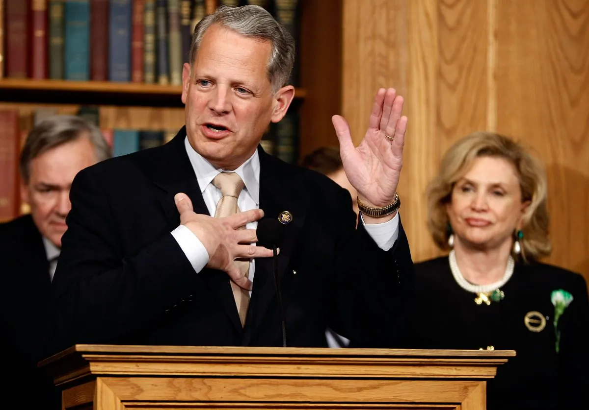Rep. Steve Israel (D-N.Y.) (L) and Carolyn Maloney (D-N.Y.) at a news conference at the U.S. Capitol, March 17, 2009. (Chip Somodevilla/Getty Images)