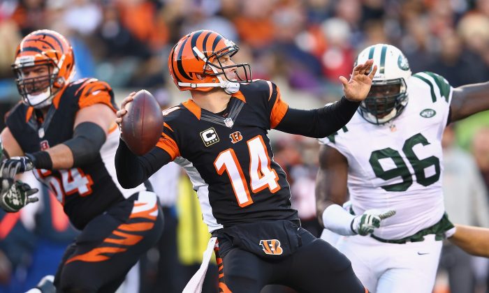 Andy Dalton #14 of the Cincinnati Bengals throws a pass during the NFL game against the New York Jets at Paul Brown Stadium on October 27, 2013 in Cincinnati, Ohio. (Andy Lyons/Getty Images) 