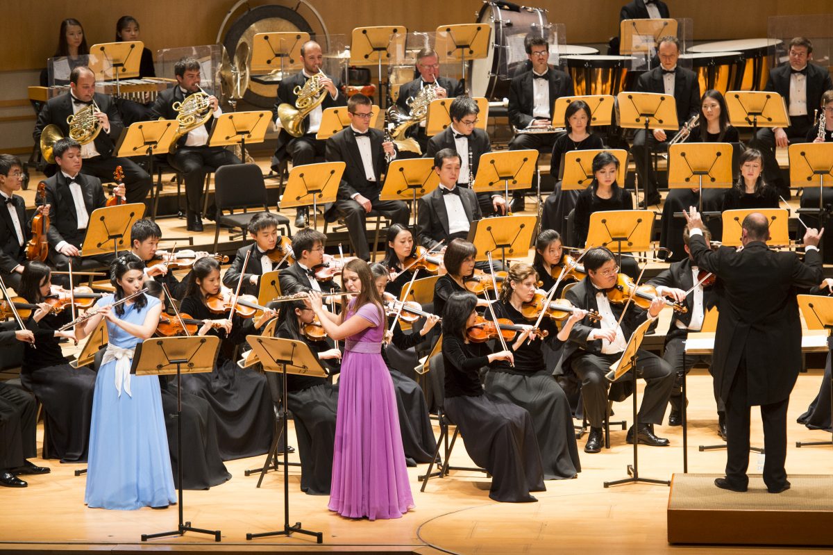 Shen Yun Symphony Orchestra concert at the Renée and Henry Segerstrom Concert Hall on Friday evening. (Dai Bing/Epoch Times)