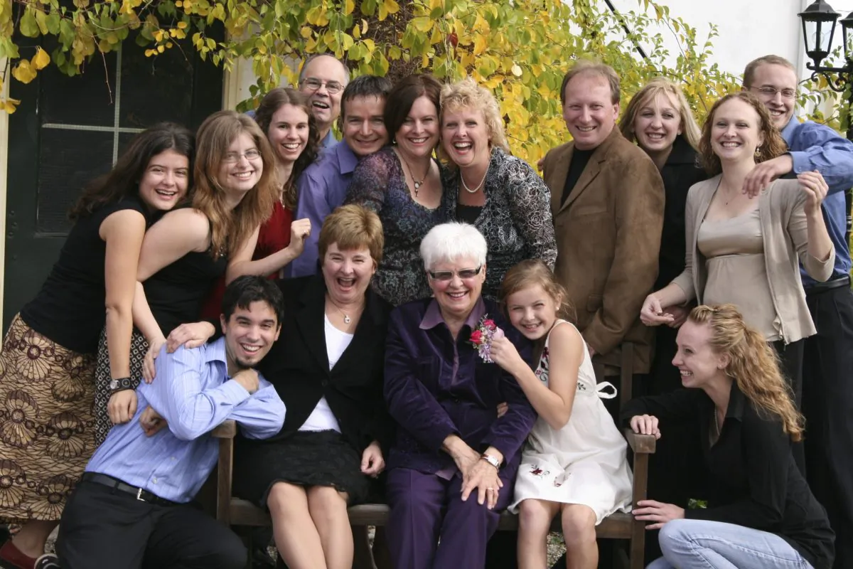 Opportunities to reunite with distant extended family are precious. (Mary Gascho/Photos.com)